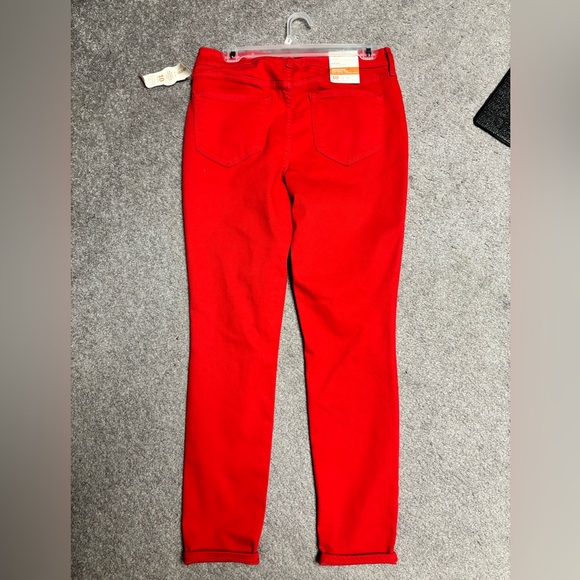 Women’s Size 10 Old Navy RED Rockstar Mid-Rise Jeans (Distressed at knees) - Picture 4 of 5
